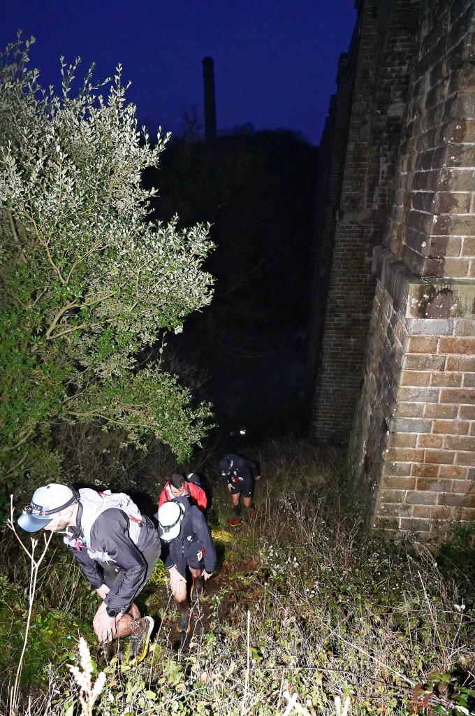 Foulée du Mingot grimpette au pied du viaduc